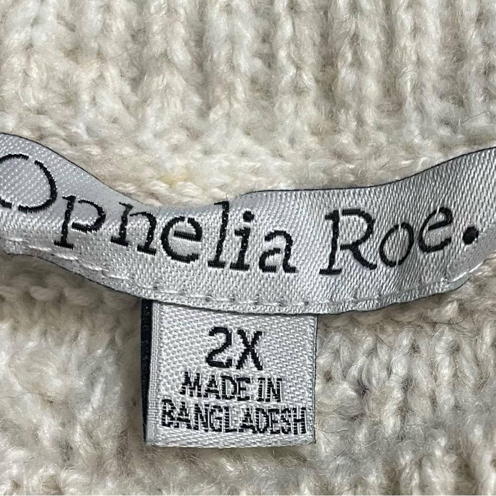 Elegant Cream Turtleneck Sweater - Picture 2 of 4